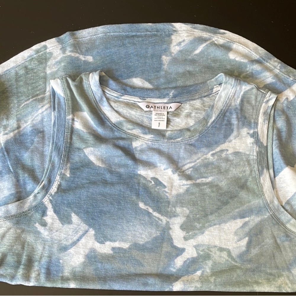 Athleta Sky Blue Print Breezy Tee size Small